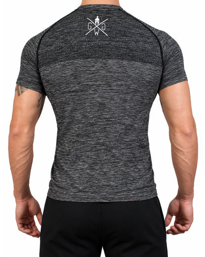 Retro della t-shirt seamless nera da uomo con nido d'ape sulla parte alta della schiena e logo bianco sulla nuca, Gym Generation
