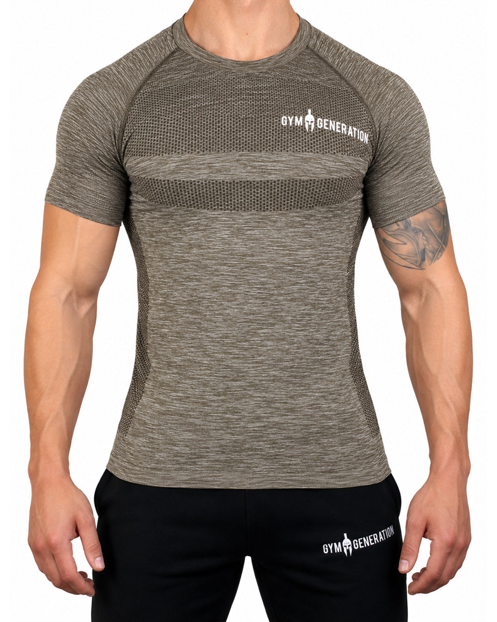T-shirt seamless homme taupe chiné de face, avec tricot nid d'abeille sur la poitrine et les flancs et lettrage Gym Generation blanc