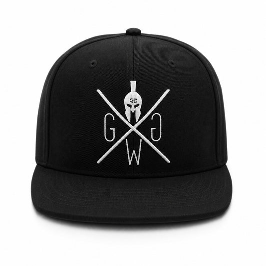 Schwarze Snapback Cap Classic von Gym Generation in der Frontansicht mit weissem Stick und flachem Schirm