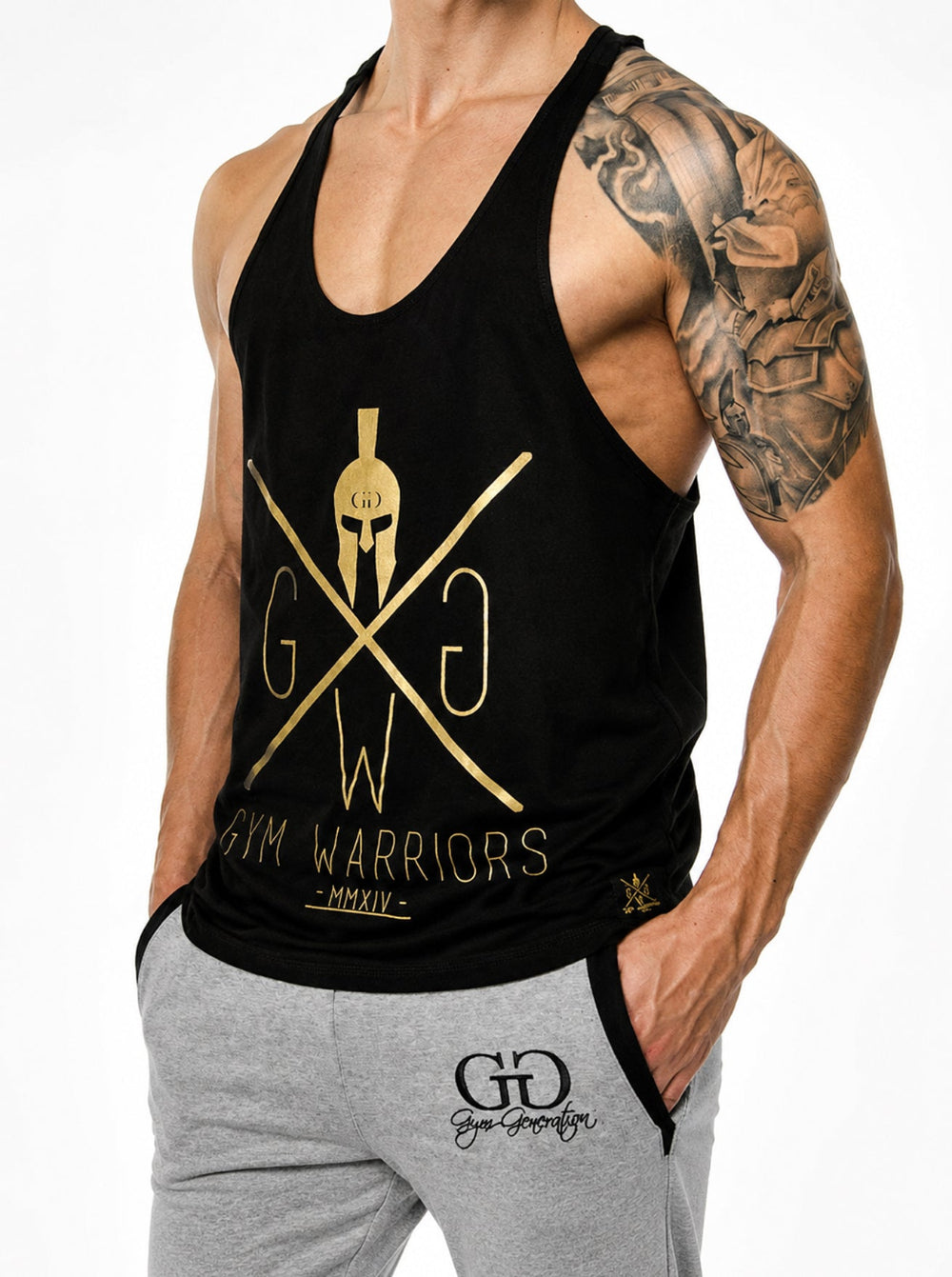 Gym Generation Stringer Gym Warriors in Schwarz mit goldenem Print – Spartaner-Helm-Logo mit gekreuzten Linien und Gym-Warriors-Schriftzug, ärmelloses Muskelshirt für Herren im Racerback-Schnitt