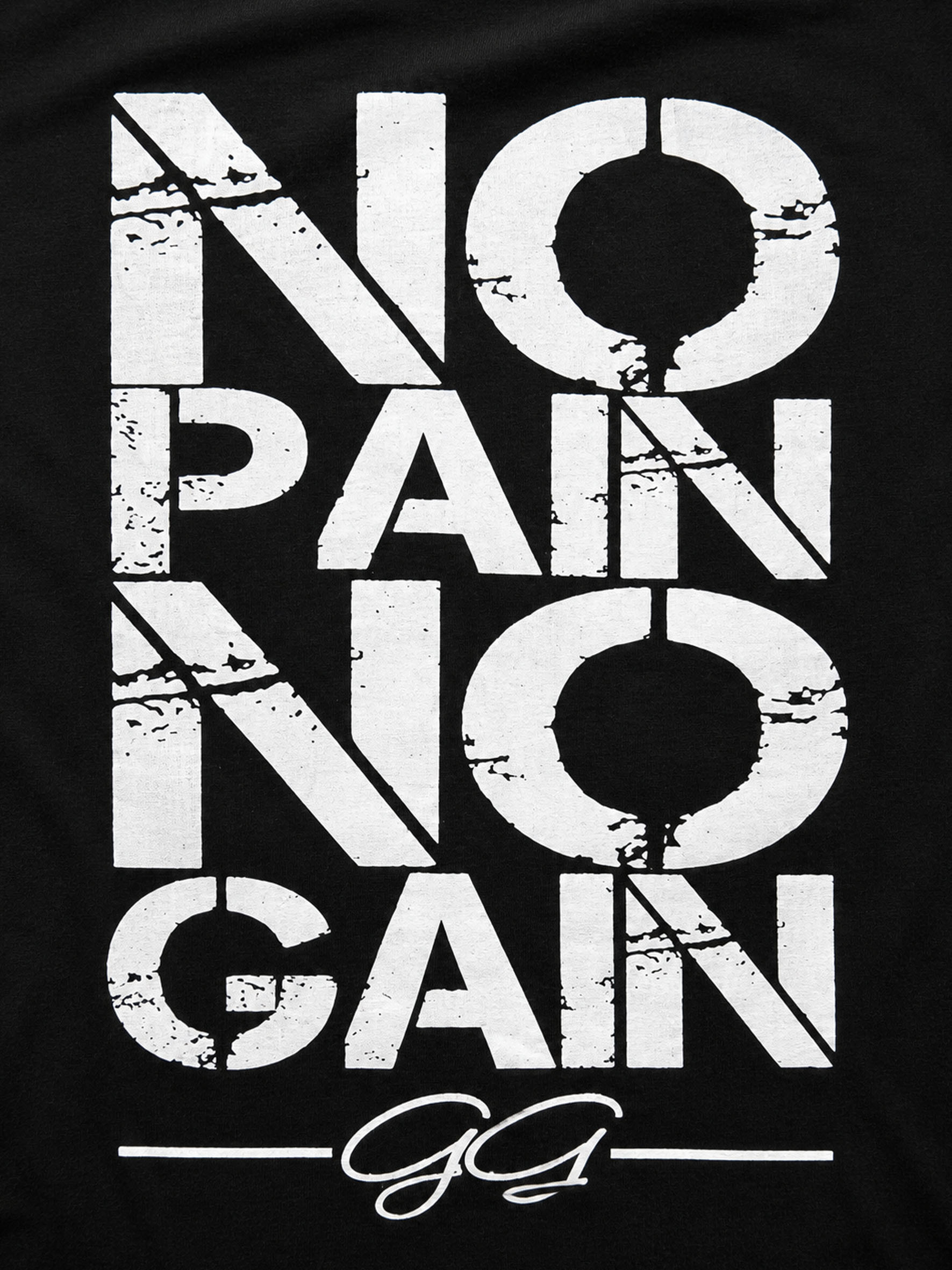 Nahaufnahme des weissen „No Pain No Gain“-Prints auf schwarzem Stoff von Gym Generation, professionell ausgeleuchtet, mit sichtbarer Textur des Materials in cleanem Studio-Look.