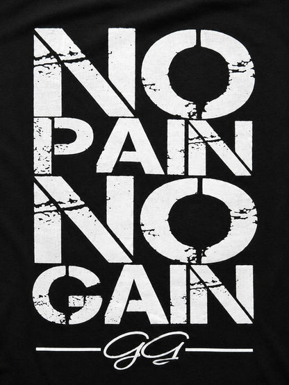 Nahaufnahme des weissen „No Pain No Gain“-Prints auf schwarzem Stoff von Gym Generation, professionell ausgeleuchtet, mit sichtbarer Textur des Materials in cleanem Studio-Look.
