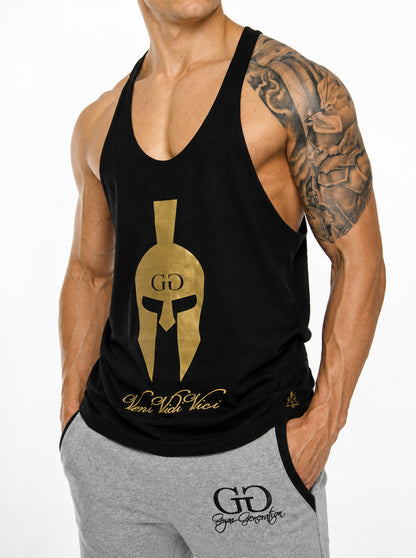 Gym Generation Stringer Veni Vidi Vici in Schwarz mit goldenem Spartaner-Helm-Print und GG-Logo – ärmelloses Muskelshirt für Herren im Racerback-Schnitt
