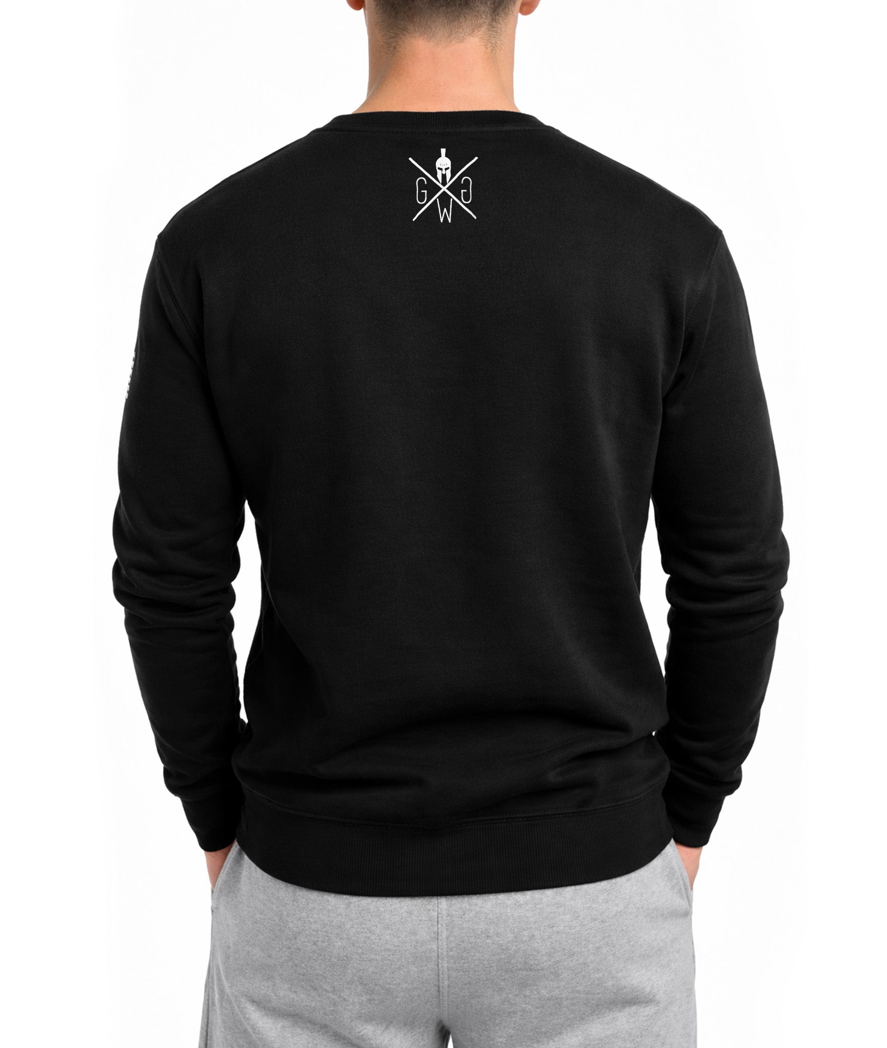 Schwarzes Gym Generation Warrior Sweatshirt Rückansicht, minimalistisches Logo am oberen Rücken, athletische Passform für Krafttraining und Gym Wear 