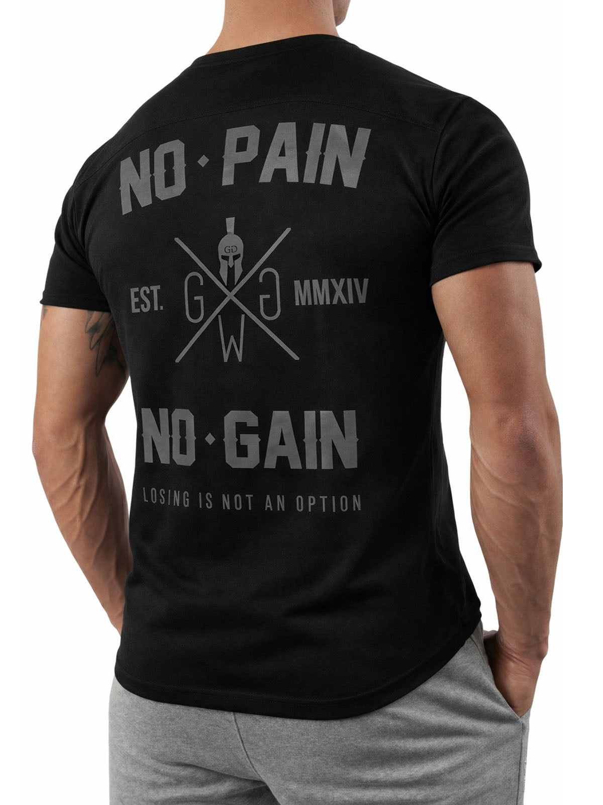 Schwarzes Gym-Generation T-Shirt mit großem „No Pain No Gain“-Rückenprint, Rückansicht am Model, Studioaufnahme.