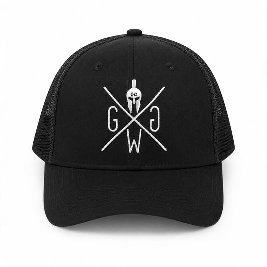 Schwarze Trucker Cap Venice von Gym Generation in der Frontansicht mit weiss gesticktem Logo auf der Front