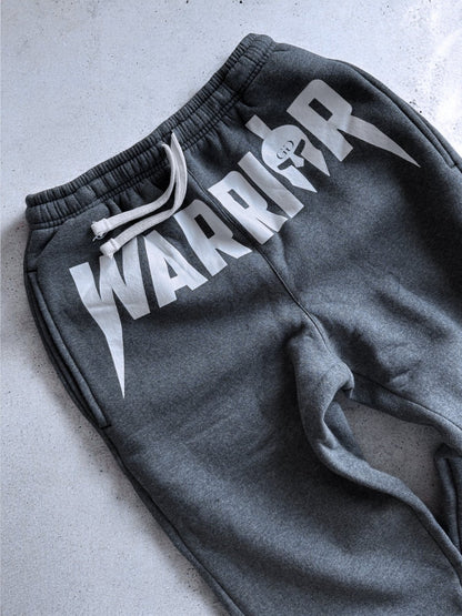 Gym Pants in Grau mit aufälligem WARRIOR Print