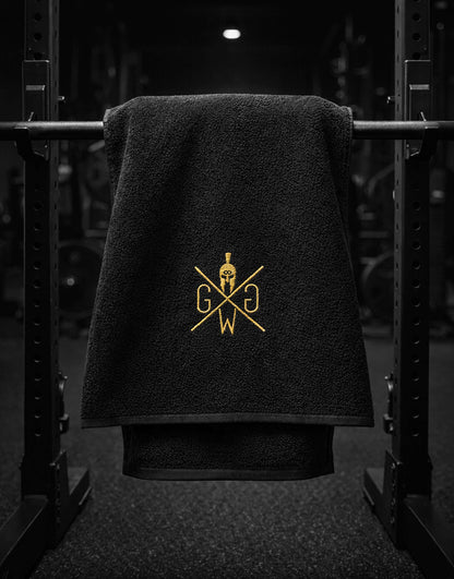 Gym Generation Premium Fitnesshandtuch Schwarz mit goldgesticktem Logo – extrem hochwertiges Gym Handtuch aus dichtem, saugfähigem Stoff für Krafttraining, Fitnessstudio, Bodybuilding & Sport Lifestyle