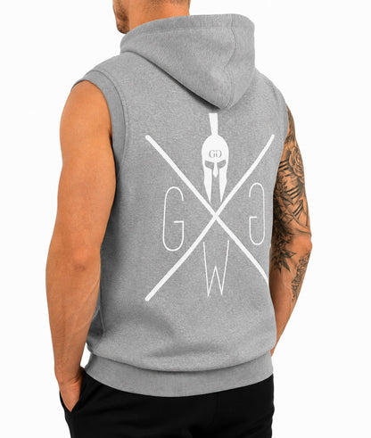 Grauer Fitness Hoodie ohne Ärmel Herren kombiniert mit schwarzer Jogginghose von Gym Generation