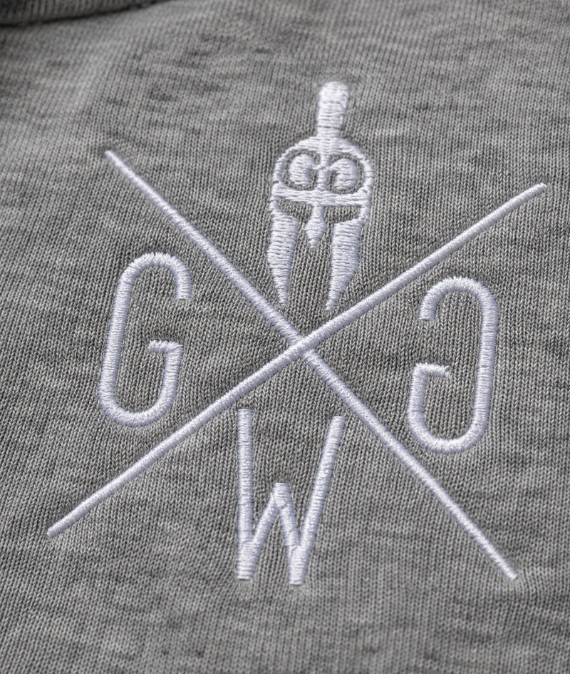 Gestickte Gym Generation Logo Applikation in Weiss auf grau meliertem Sweatstoff des ärmellosen Hoodies