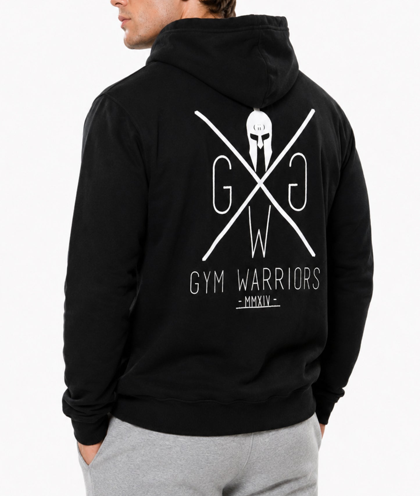 Gym Warriors Hoodie Herren Schwarz von hinten seitlich getragen mit weissem Rückenprint und Kapuze