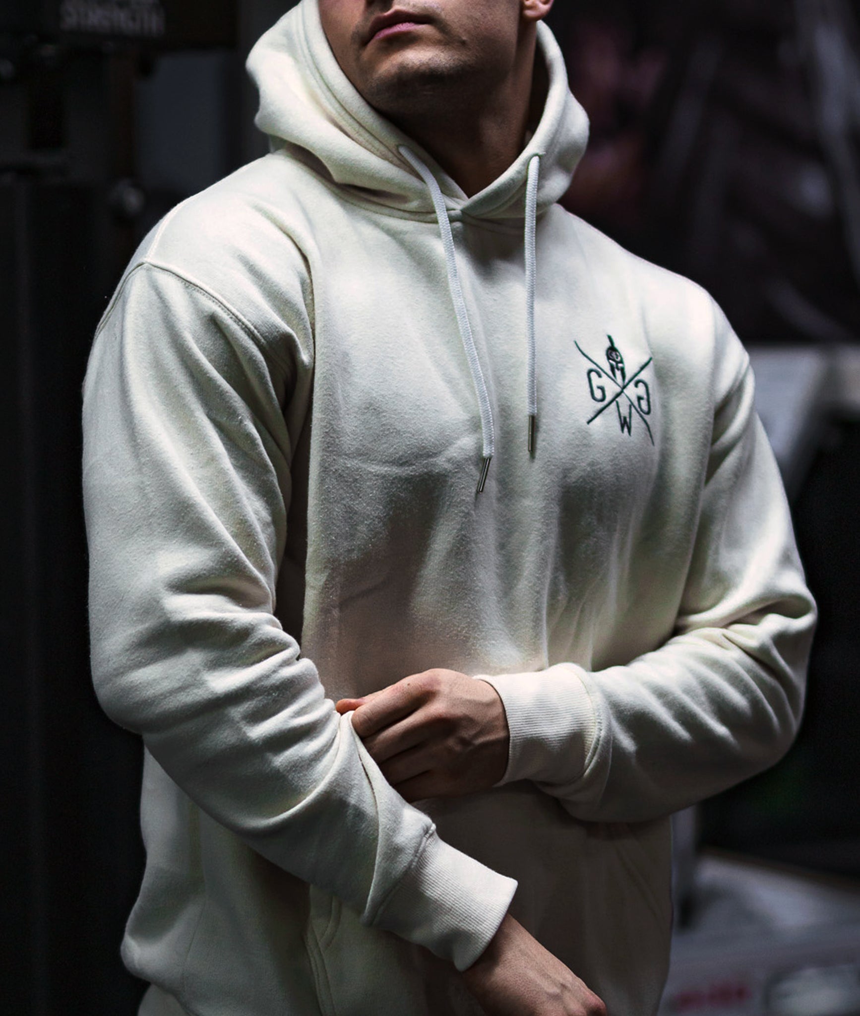 Stylischer Gym Hoodie Herren Off-White – Bequemer Hoodie mit Spartaner-Logo, perfekt für dein Workout und Casual-Look.