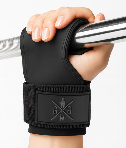 Gym Generation Lifting Grips in Anwendung – rutschfestes Grip Pad um die Hantelstange, Neopren-Handgelenkband für stabilen Grip bei Deadlifts, Rudern und Pull-Übungen im Krafttraining.