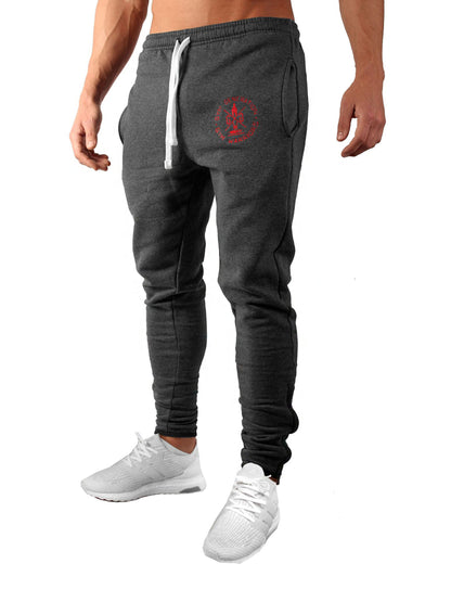 Gym Generation Herren Gym Hosen in tiefem Dunkelgrau mit auffälligem rotem Logo-Stick vorne