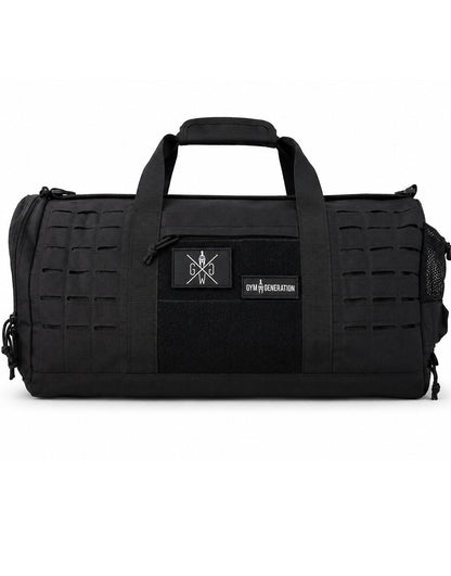 Schwarze Gym Generation Sporttasche Maverick, Frontansicht mit Tragegriffen, Laser-Cut-MOLLE, Patches und grossem Hauptfach