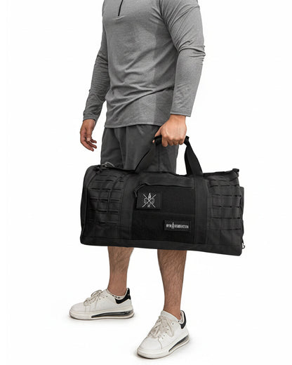 Fitness Sporttasche Schwarz – Gym Generation Tasche mit separatem Schuhfach, abnehmbaren Schultergurten und Spartaner-Patch, perfekt für Training und Alltag.