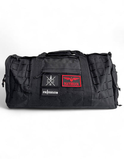 Schwarze Fitness Sporttasche – Geräumige und robuste Tasche von Gym Generation, mit individuellem Patch-Design und hochwertiger Verarbeitung.