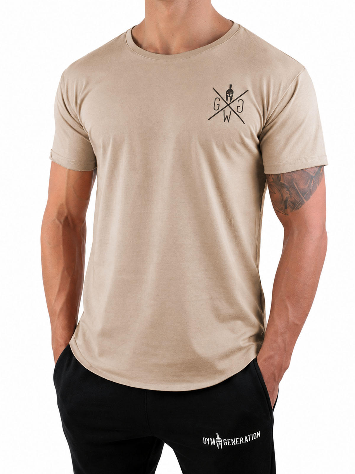 Off-White Gym T-Shirt für Herren von Gym Generation mit kleinem schwarzem Frontlogo, Athletic Fit und schwarzer Trainingshose