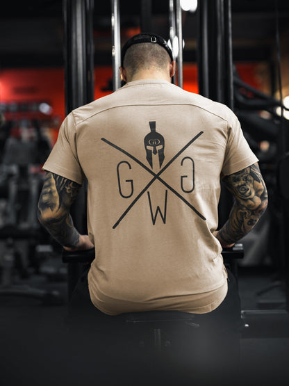 Gym T-Shirt Off White – Modernes Herren T-Shirt aus weichem Baumwollstoff, perfekt kombinierbar für Training und Streetwear.