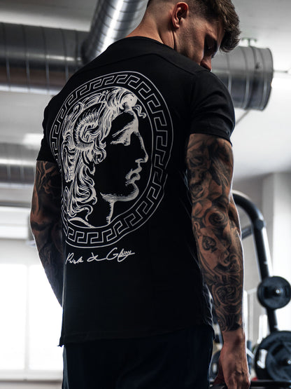 Gym T-Shirt Schwarz mit Alexander der Große Logo – Herren Fitness T-Shirt mit großem Backprint, inspiriert von antiker Geschichte, ideal für Training und Streetstyle.