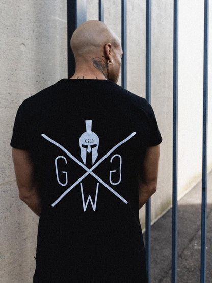 Schwarzes Gym T-Shirt – Herren T-Shirt von Gym Generation, atmungsaktiv und modern geschnitten, mit markantem Spartaner-Design, perfekt für Sport und Alltag.