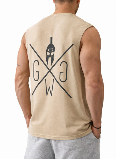 Schräge Rückansicht des Off-White Herren Fitness Tank Tops mit großem Rückenprint von Gym Generation