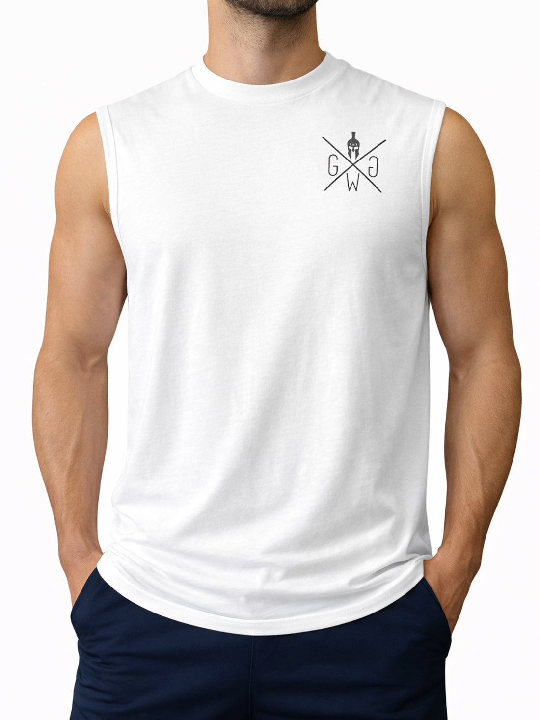 Frontansicht des weissen Herren Gym Tank Tops mit Brustlogo von Gym Generation