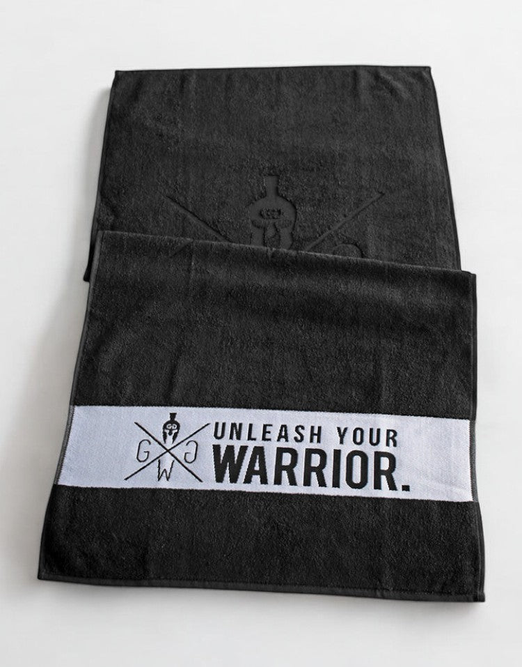 Gym Generation Sporthandtuch in Schwarz mit "Unleash Your Warrior" Logo in Weiß
