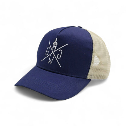 Gym Generation Navy blaues Trucker Cap mit Mesh-Rückseite und gesticktem Logo-Design – sportlicher Style für Alltag und Training.
