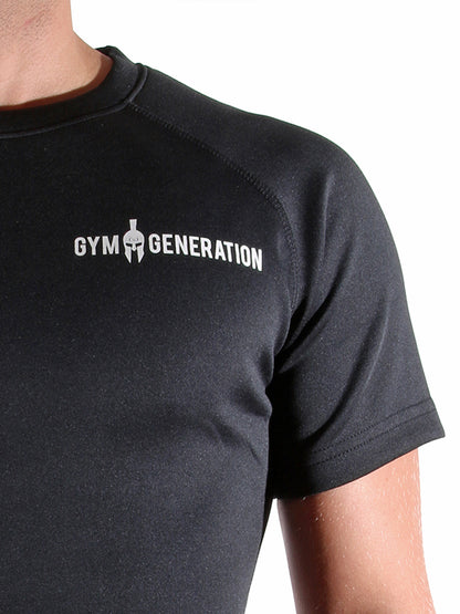 Eng anliegendes schwarzes Herren Fitness Shirt von Gym Generation