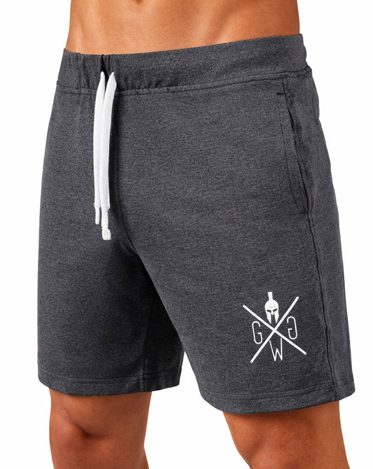 Gym Shorts dunkelgrau Herren von Gym Generation mit Logo – leichte Fitness Shorts in schräger Ansicht für Workout, Training und Fitnessstudio