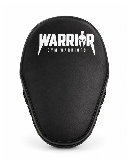 Pao de boxe vu de face, surface de frappe bombée en cuir de vachette avec logo Warrior blanc – Gym Generation