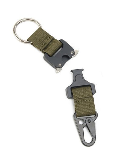 Karabiner Anhänger mit Schnellverschluss in Olive von Gym Generation – Metallschnalle geöffnet, Gurtband in Olive mit Schlüsselring und Karabinerhaken