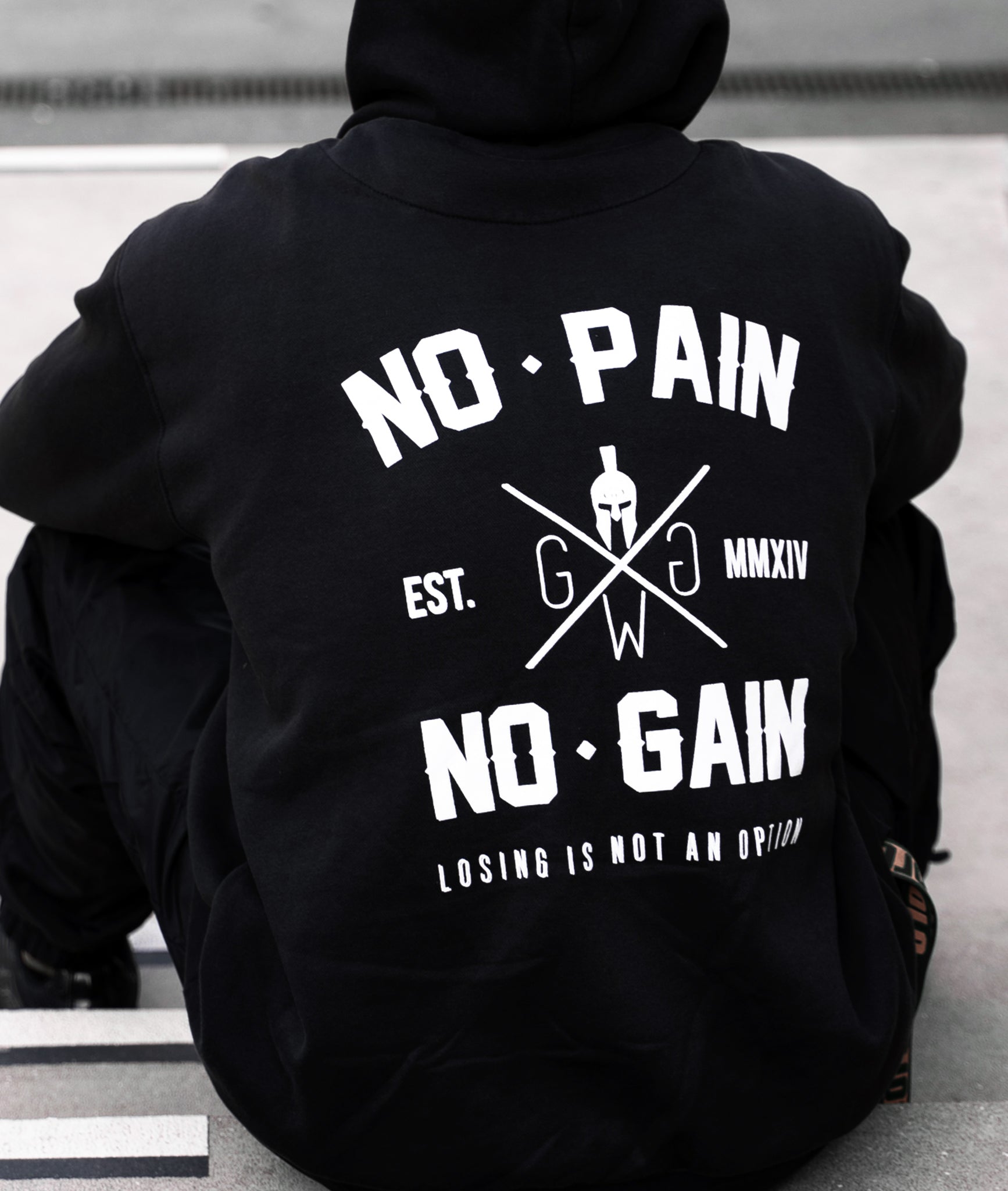 Vielseitiger "No Pain No Gain" Hoodie, kombiniert sportlichen Look und funktionale Wärme für jede Gelegenheit.