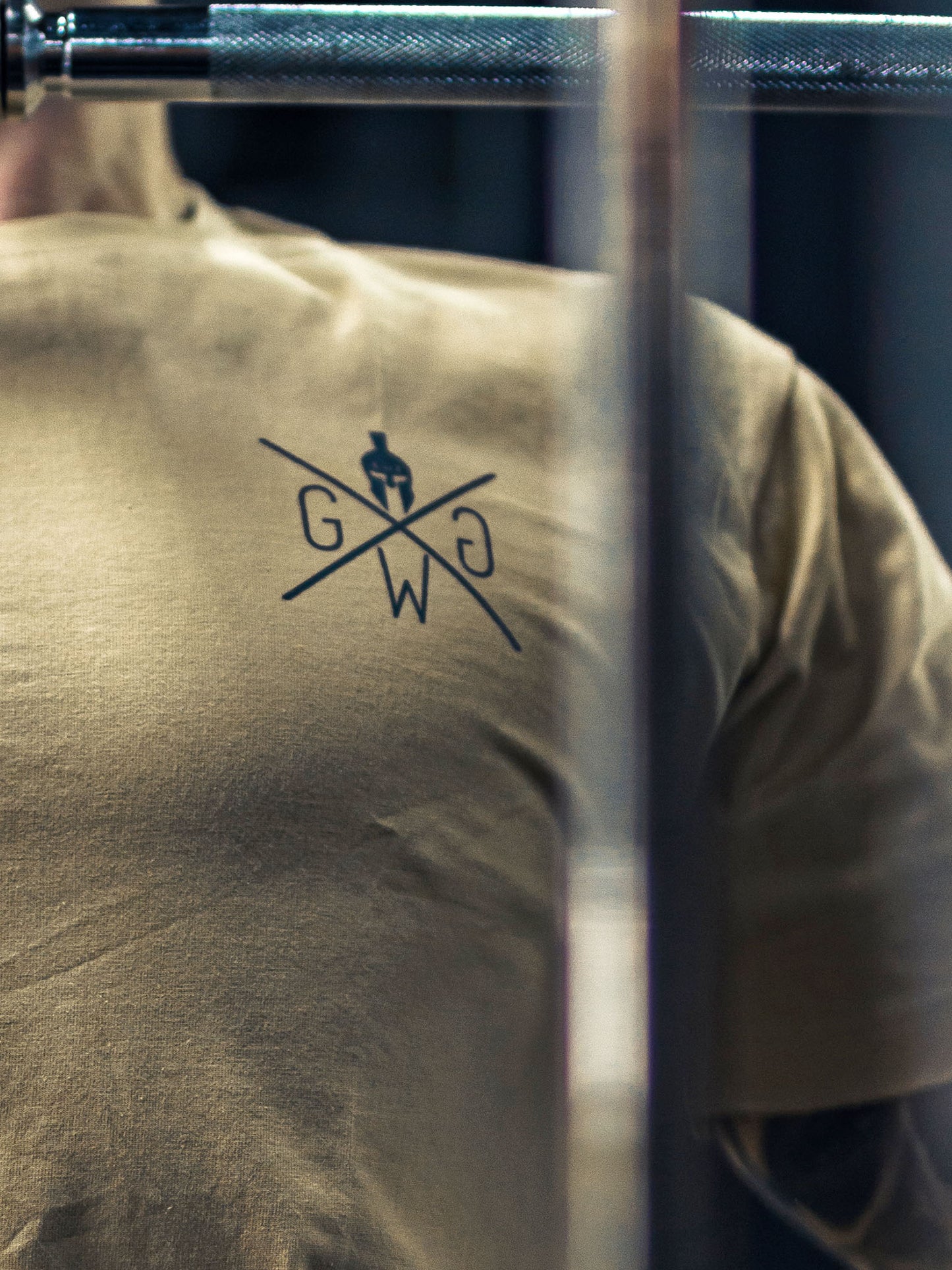 Gym Generation T-Shirt in Off White mit sportlichem Design und tailliertem Schnitt für optimale Passform.