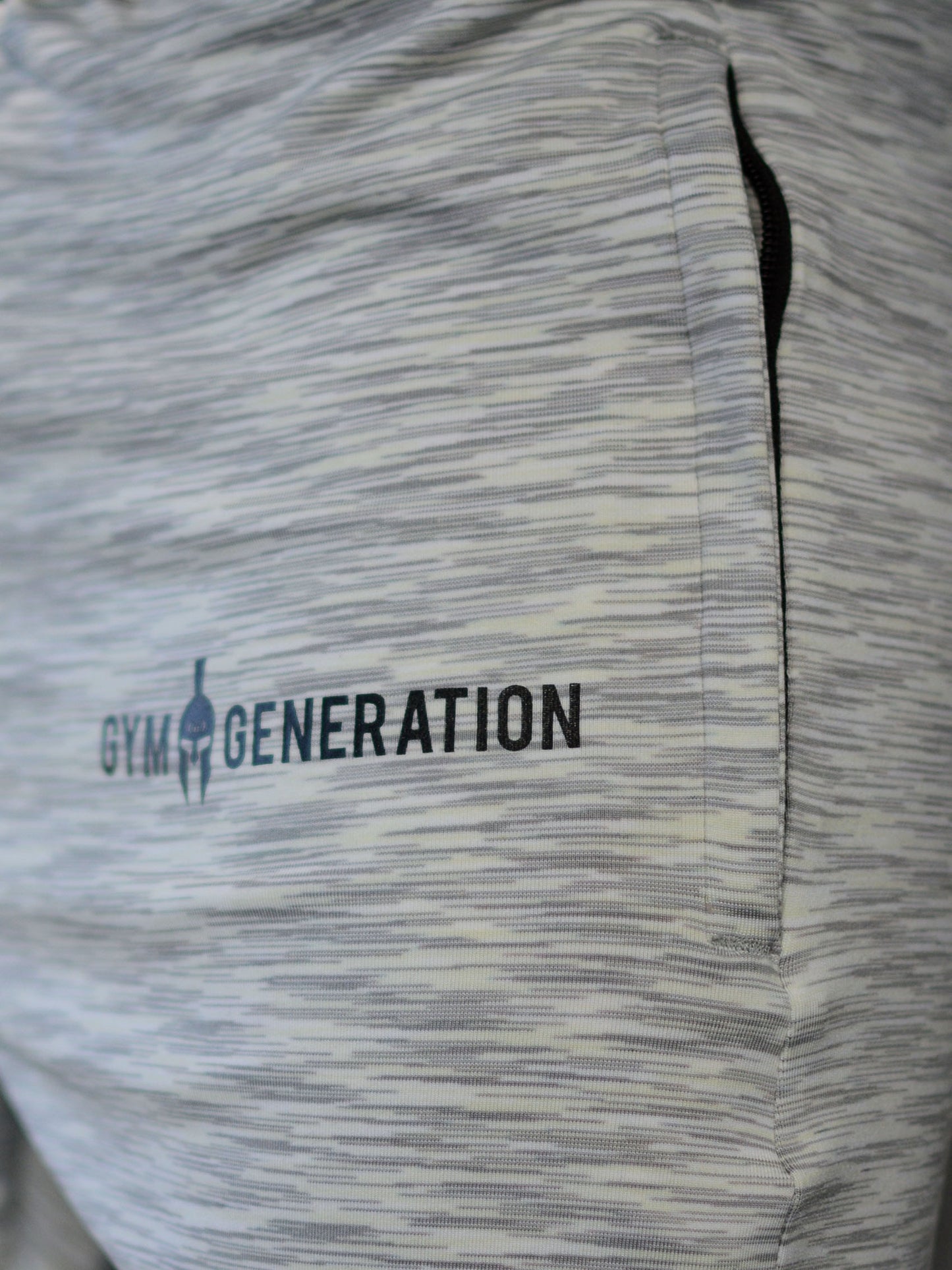 Sporthose von Gym Generation mit praktischen Seitentaschen und Gesäßtaschen, ideal für sportliche Männer.