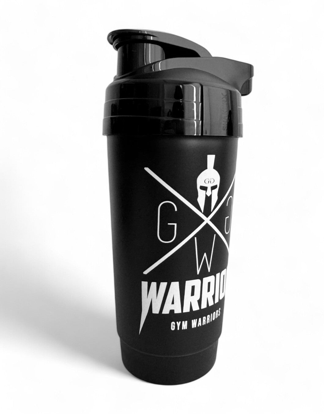 Warrior Protein Shaker Schwarz – Stylischer Fitness Shaker von Gym Generation, ideal für Protein-Drinks und Booster, mit modernem Warrior-Design.