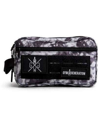 Necessaire Acid Wash in Schwarz-Weiss von Gym Generation, Frontansicht mit MOLLE-Klettfront und zwei Logo-Patches