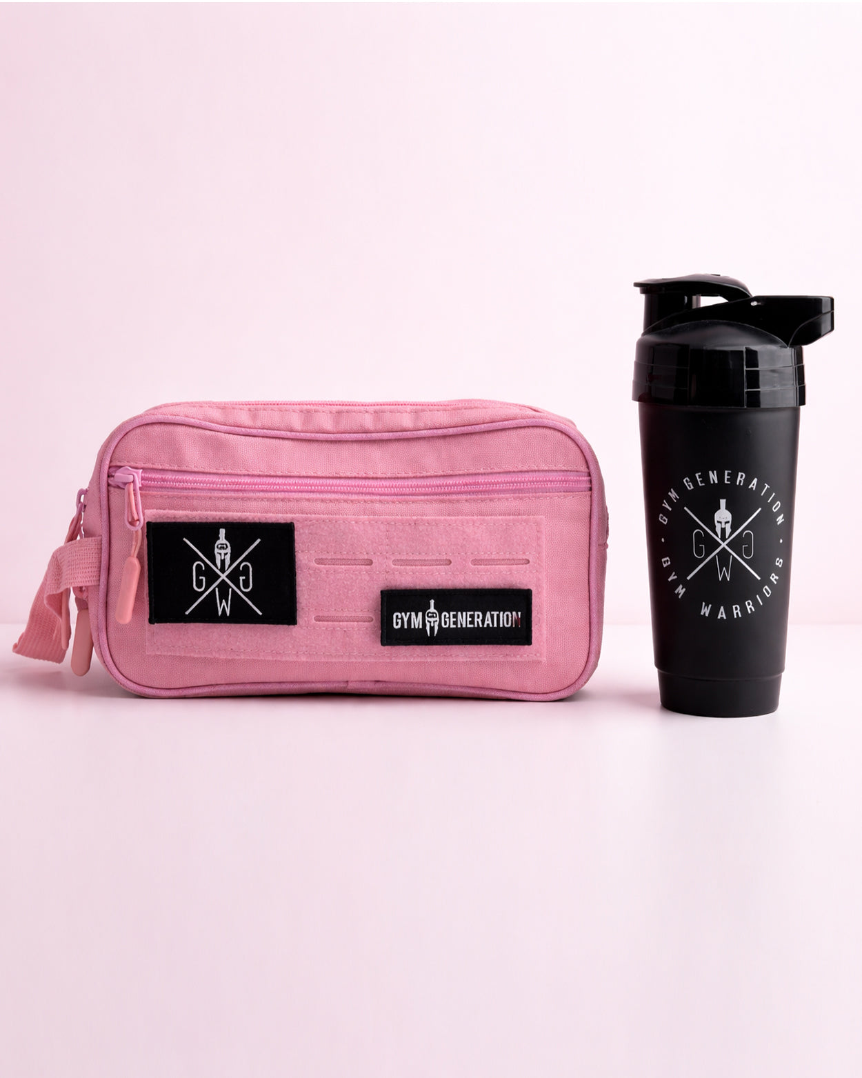 Damen Kulturbeutel Pink von Gym Generation neben Fitness Shaker – perfekt für Gym, Sport und Alltag