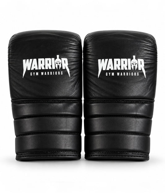 Paire de gants de sac vus de l’extérieur, surface de frappe rembourrée avec logo Warrior blanc – gants pour sac de frappe Gym Generation