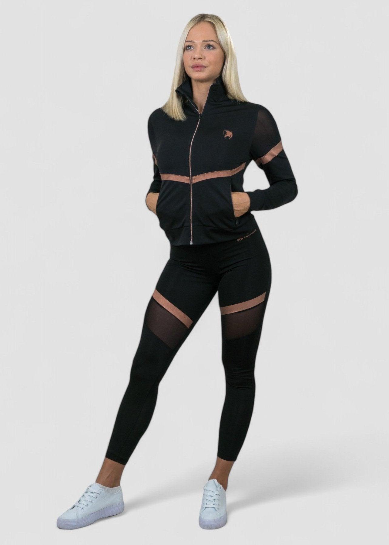 Stylische Sportjacke Damen Schwarz mit atmungsaktivem Dry-Run® Material, perfekt für Training und Outdoor-Aktivitäten.