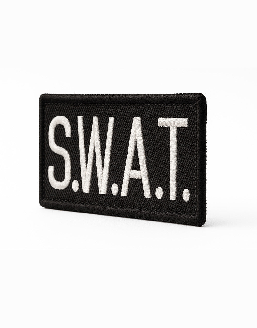 SWAT Aufnäher in Premium-Qualität – schwarzer Stoff mit weißen Buchstaben, detailreich bestickt, ideal für Polizei, Airsoft, Paintball und Tactical Gear