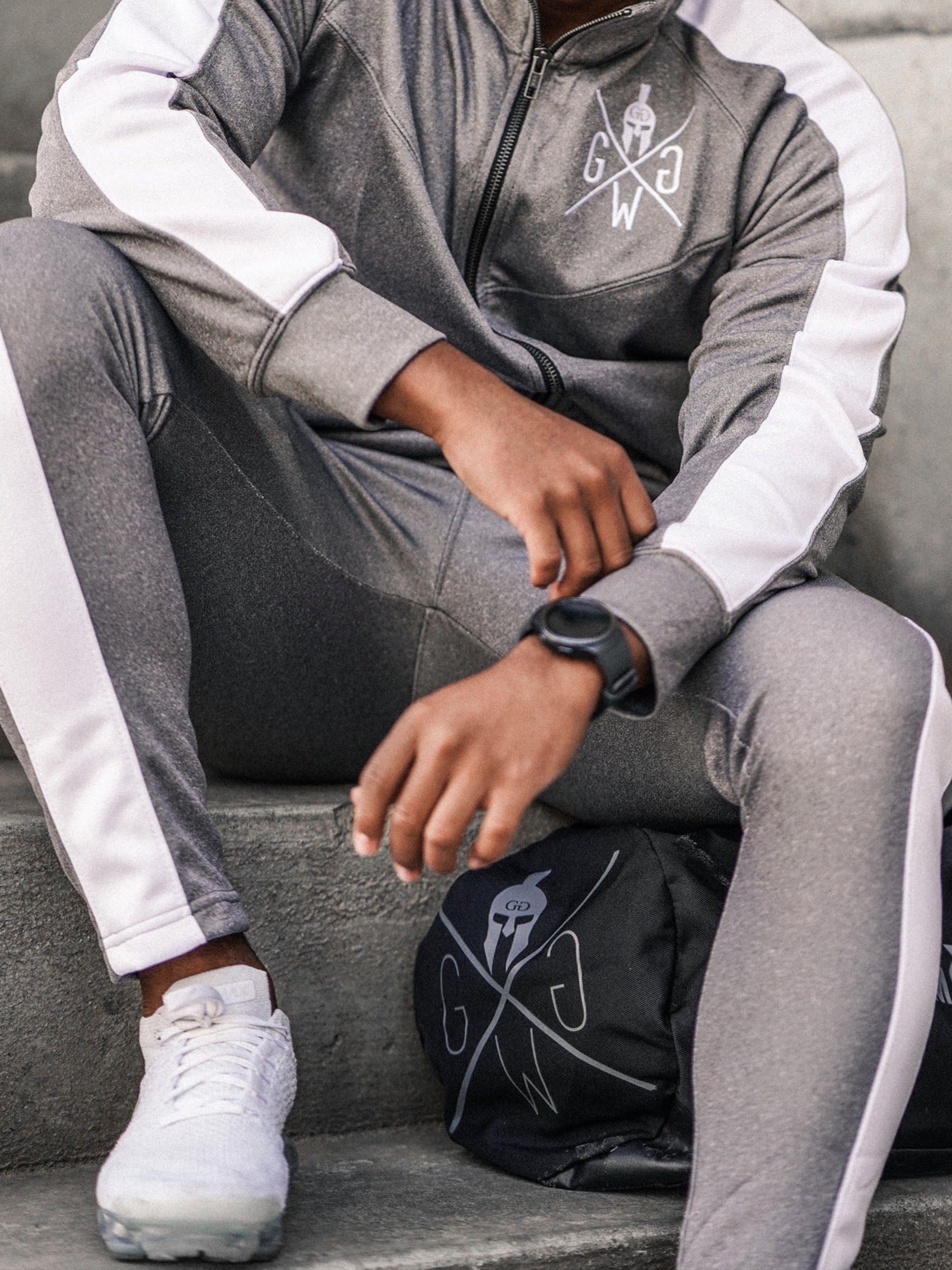 Stylische graue Herren Sporthose mit praktischen Details und maximalem Komfort für moderne Athleten