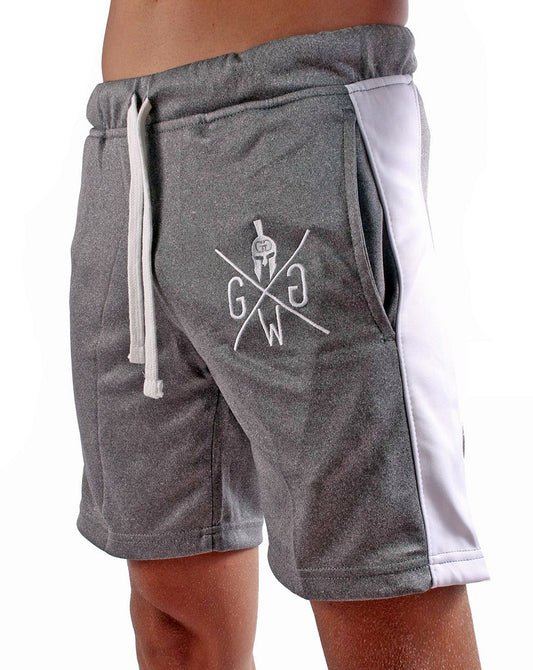 Gym Generation Sport Shorts mit stylischen Seitenstreifen und praktischen Seitentaschen, ideal für Training und Freizeit.