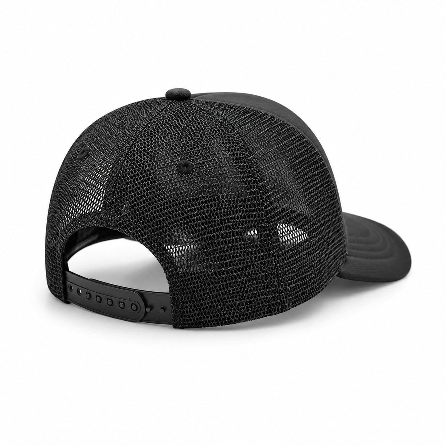 Schwarze Trucker Cap Urban von Gym Generation in der schrägen Rückansicht mit Netz und Snapback-Verschluss