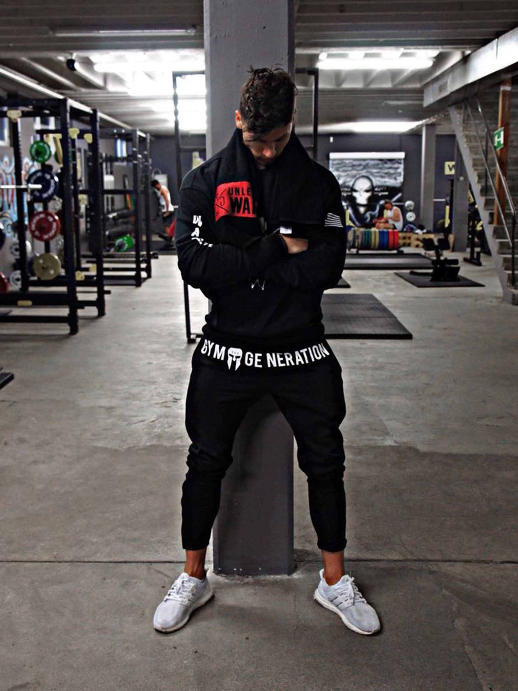 Trainerhose von Gym Generation mit praktischen Reißverschlüssen an den Knöcheln für einfaches An- und Ausziehen.