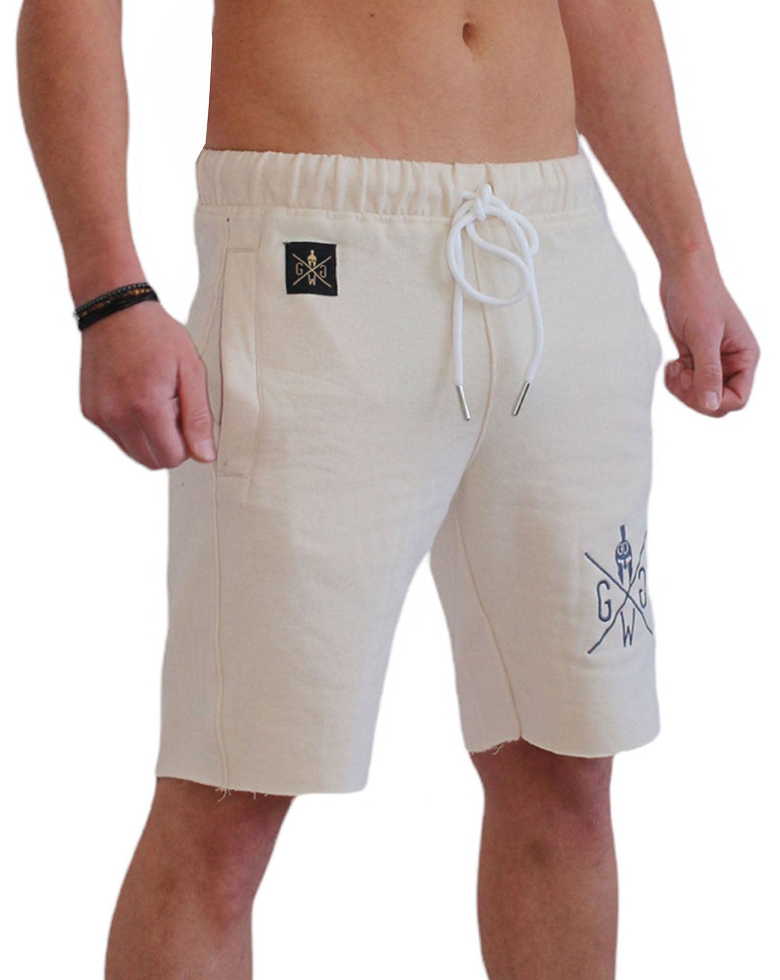 Gym Generation Off White Herren Sport Shorts, mit abgeschnittenem Hosenbein und sicher vernähten Nähten für einen coolen Used-Look.