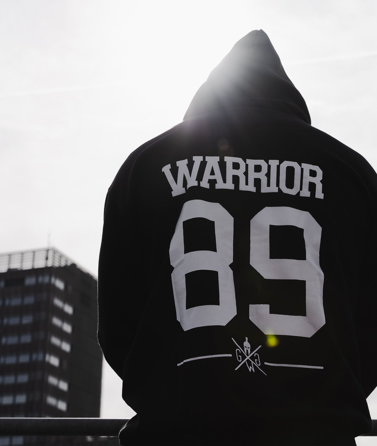 Gym Generation Herren Hoodie in Schwarz mit "Warrior 89" Logo für Fitness und Freizeit
