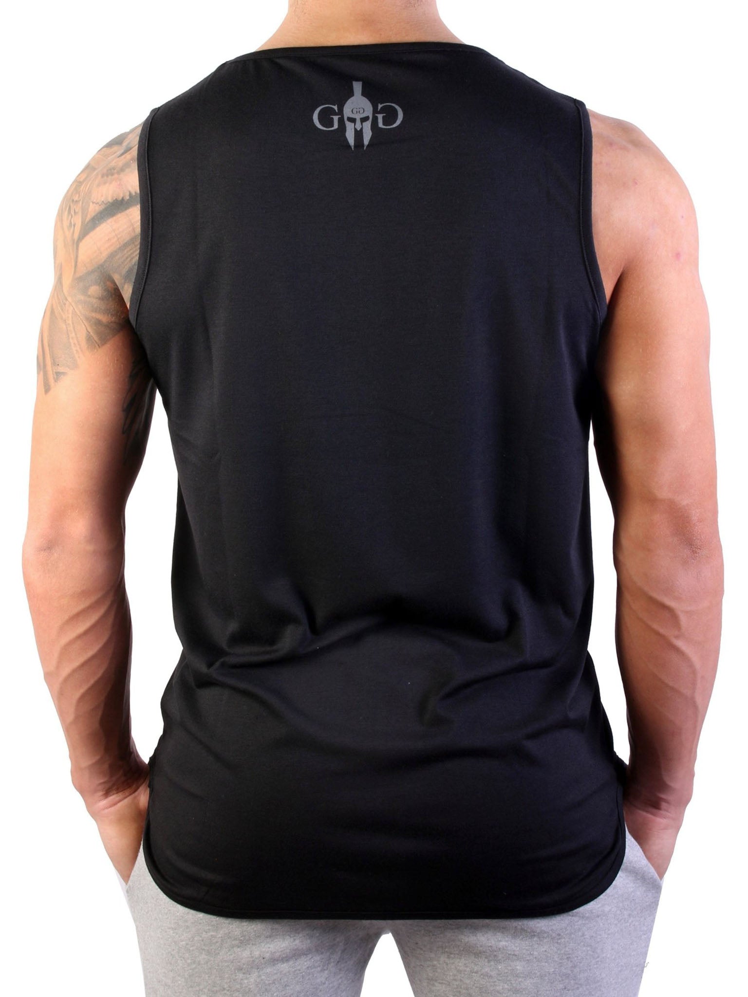 Rückansicht des Gym Generation Fitness Tank Tops 'Warrior' in Schwarz mit großem Gym Warriors Logo, perfekt für Training und Alltag.