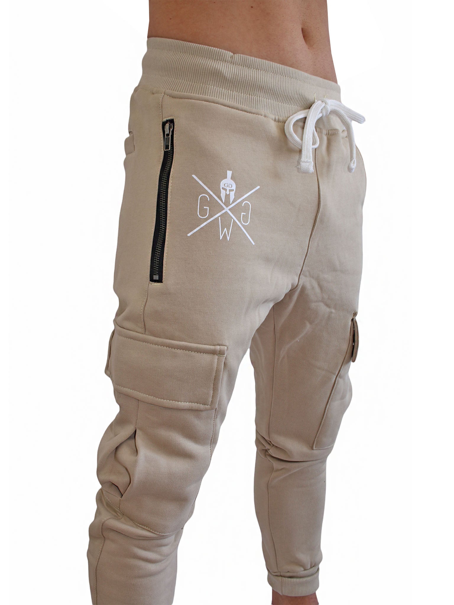 Beige Herren Cargo Trainerhose von Gym Generation mit bequemer Loose-fit-Passform und lässigen Beintaschen.